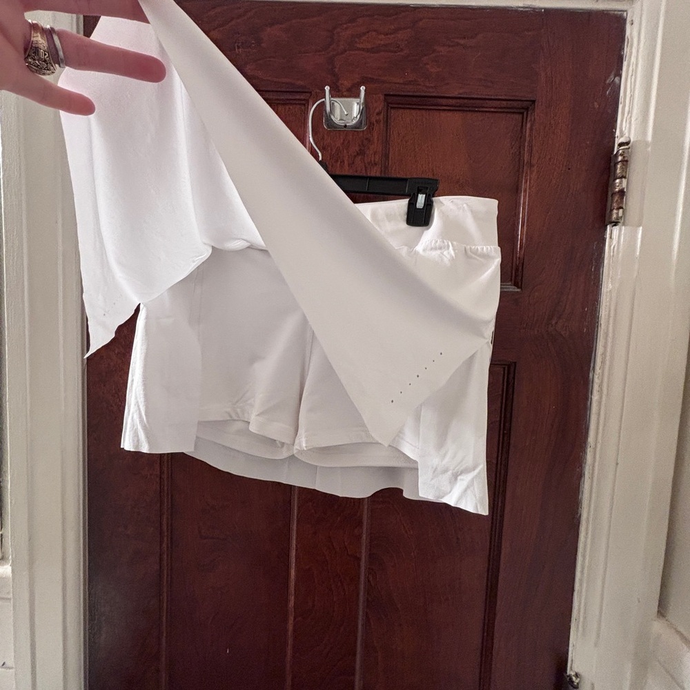 NWT Athleta Sz L Fast Route Mid Rise 13" Run Skort in White, Reflective Glintz - Picture 6 of 12